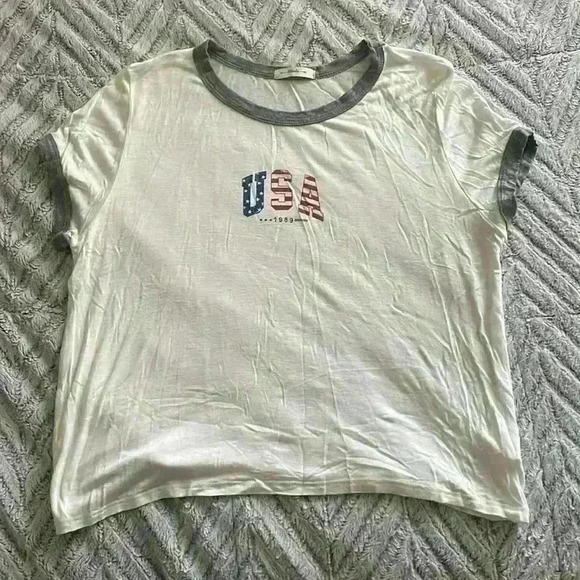Atticute‎ USA short sleeve tshirt size large - Picture 1 of 4